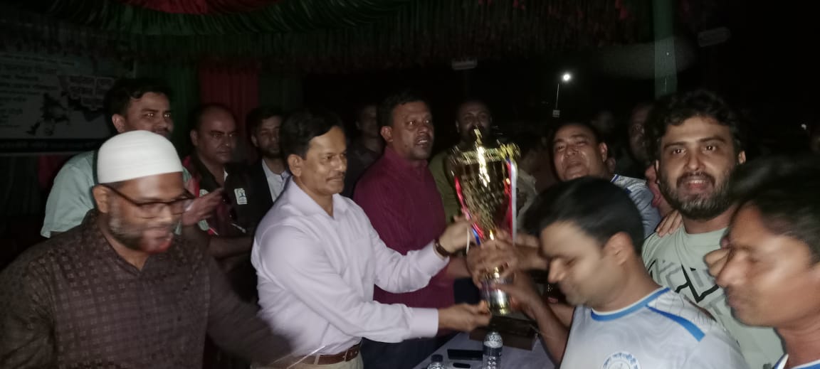 নীলফামারীতে আইনজীবী ফুটবল টুর্নামেন্টে চ্যাম্পিয়ন ‘কিশোরগঞ্জ কিংস’
