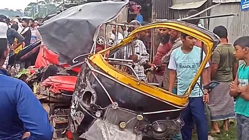 ফরিদপুরে মাহিন্দ্রা-বাস মুখোমুখি সংঘর্ষ, নিহত ৫