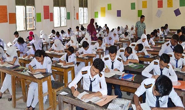 আগামী ২৪ জুলাইয়ের এইচএসসি পরীক্ষাও স্থগিত: শিক্ষা উপদেষ্টা