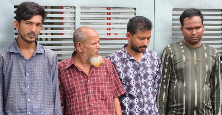 দালাল ঠেকাতে পাসপোর্ট অফিসে অভিযান, গ্রেফতার ৪
