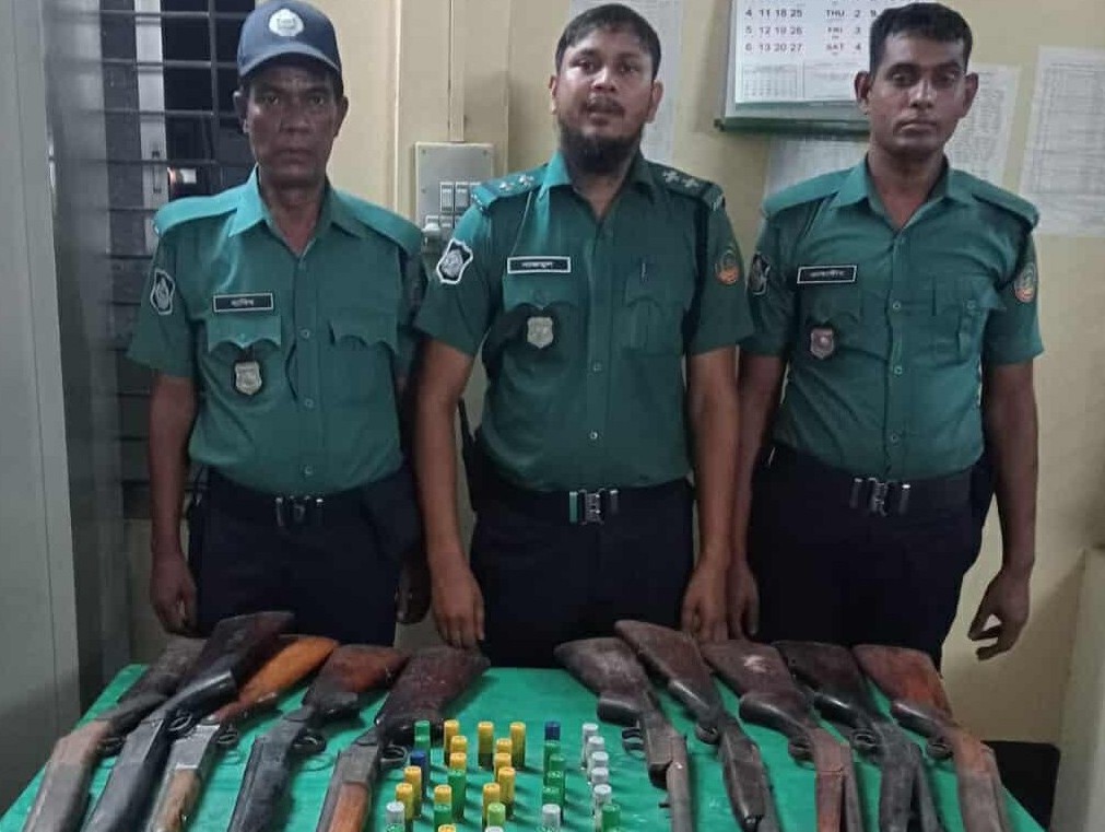 রংপুরে পরিত্যক্ত বস্তা থেকে বন্দুকসহ কার্তুজ উদ্ধার
