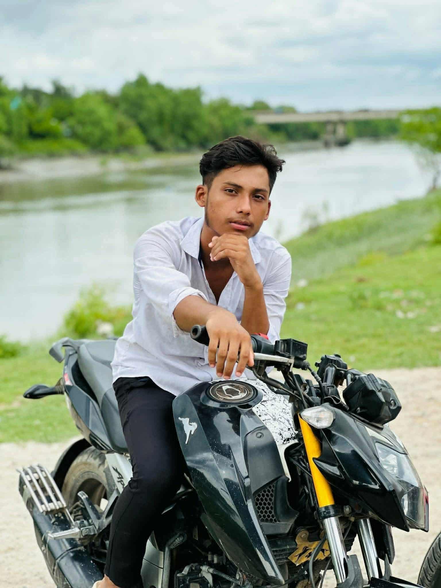 কালীগঞ্জে সড়ক দুর্ঘটনায় স্কুল ছাত্র নিহত