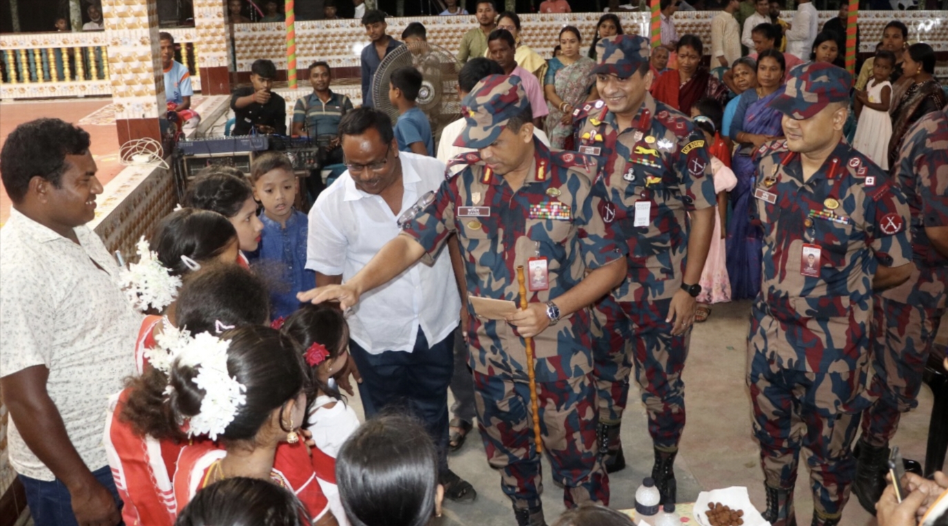 লালমনিরহাট সীমান্তের পূজামণ্ডপ পরিদর্শনে বিজিবির অতিরিক্ত মহাপরিচালক
