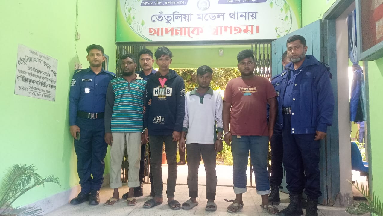 বাংলাবান্ধায় ধর্ষণের অভিযোগে গ্রেফতার ৪
