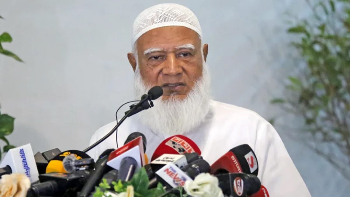 অসুস্থ হয়ে মঞ্চে পড়ে গেলেন জামায়াত আমির