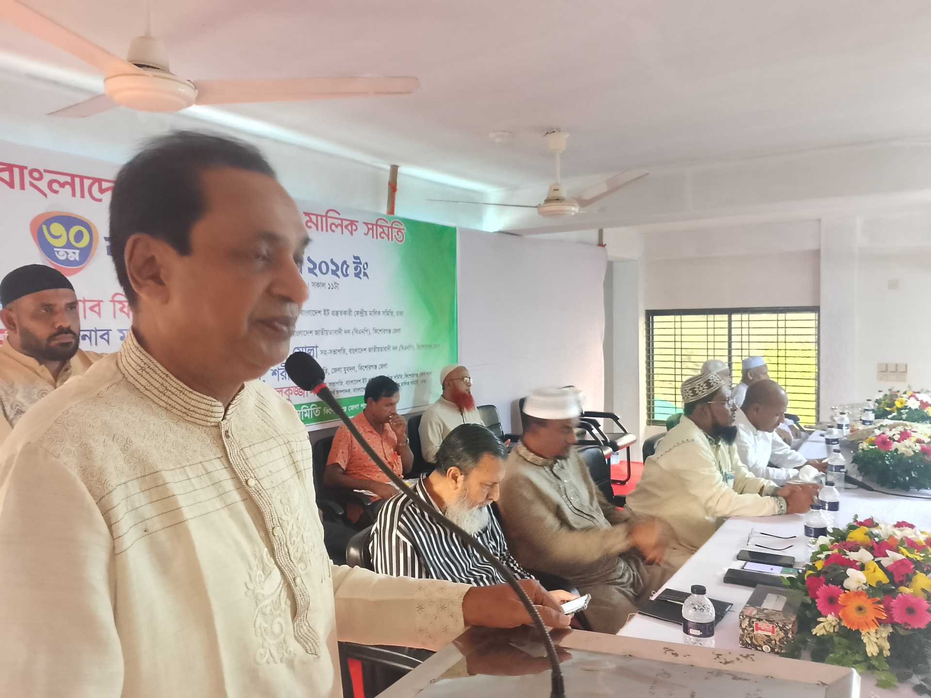 আমলাতান্ত্রিক জটিলতা দূর করে ইট প্রস্তুতকারীদের সহযোগিতা করুন