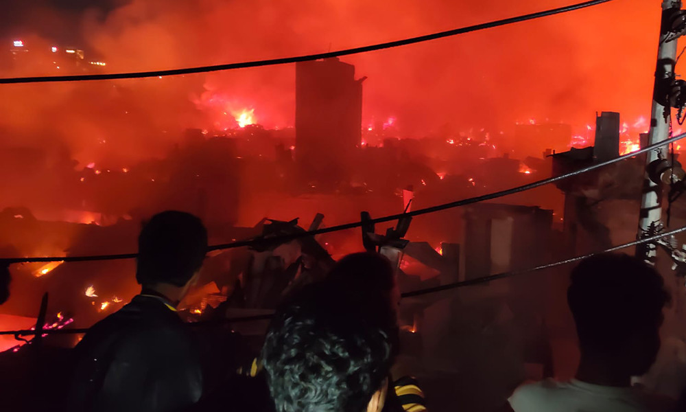 কড়াইলে বস্তিতে ভয়াবহ আগুন, ১৬ ইউনিট তৎপর