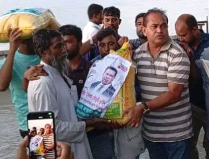 বন্যাপীড়িতদের পাশে শাহরিন ইসলাম চৌধুরী তুহিন