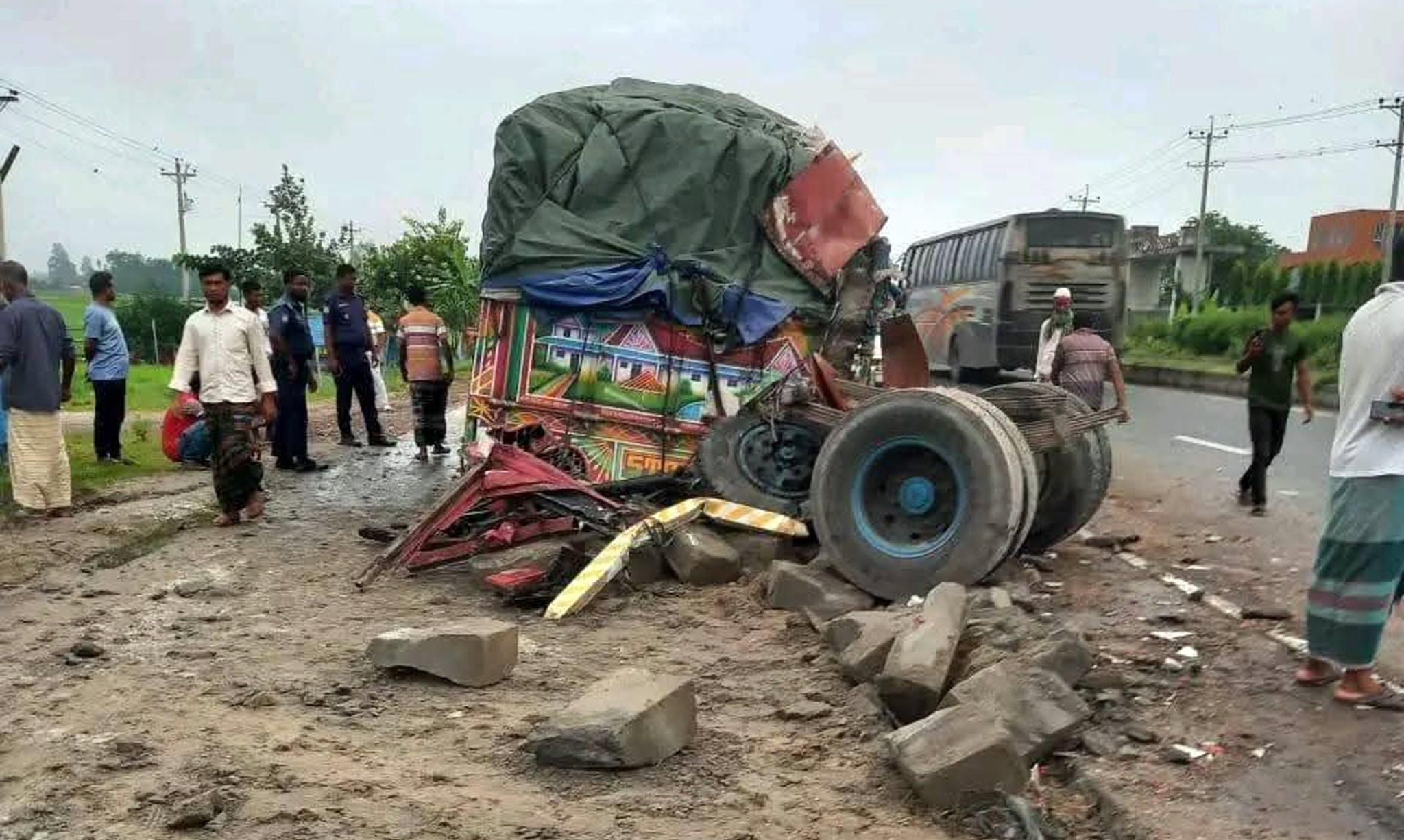 রংপুরে সড়ক দূর্ঘটনায় বাস হেল্পারের মৃত্যু