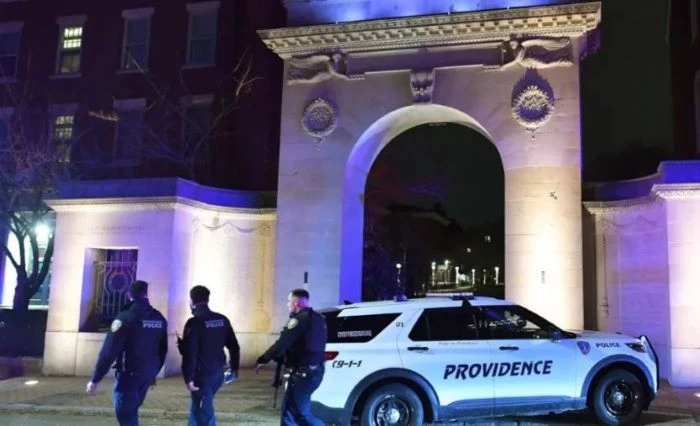 ব্রাউন বিশ্ববিদ্যালয়ে বন্দুকধারীর হামলায় ২ নিহত, ৮ গুরুতর আহত