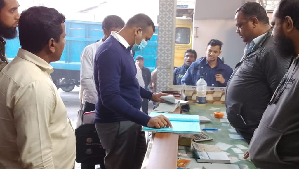 তারাগঞ্জে টিএসপি মজুদ করে কৃত্রিম সংকট