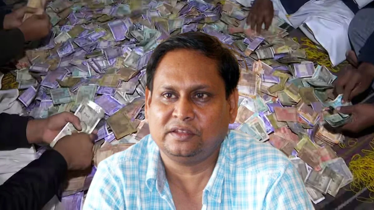 হুমায়ুন কবীরের বাড়িতে ট্রাঙ্কভর্তি অনুদান