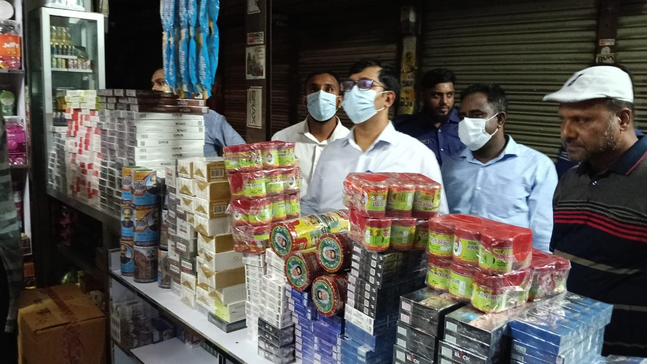 অবৈধ বিদেশি ও নকল সিগারেট জব্দ, আটক ১
