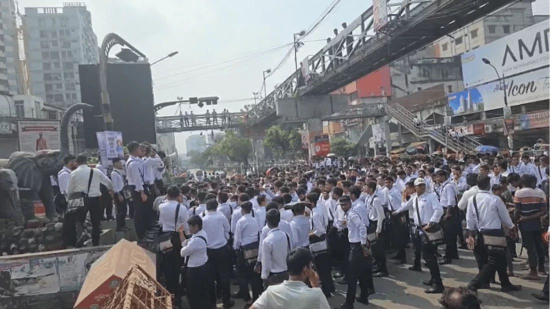 বিক্ষোভে অচল ঢাকা, ভোগান্তি চরমে