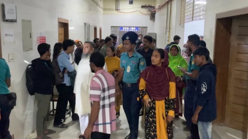 রাজশাহীতে বিচারকের ছেলেকে হত্যা, স্ত্রীও আহত