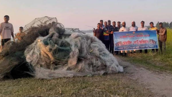 টাঙ্গাইলে যমুনা নদীতে 'মা ইলিশ' রক্ষায় অভিযান