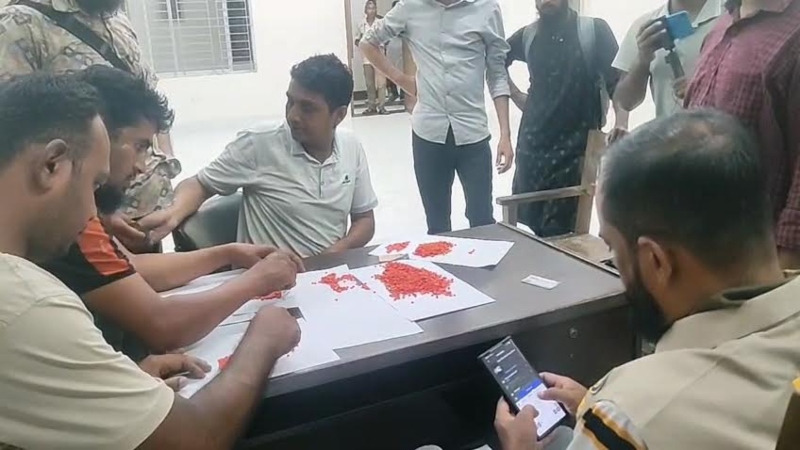 ট্যুরের আড়ালে ইয়াবা পাচার, সড়ক দুর্ঘটনায় নিহত ১, আটক ১