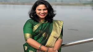 শ্যামনগরে  ইউএনও রনী খাতুনের বদলী ঠেকাতে মানববন্ধন সমাবেশে