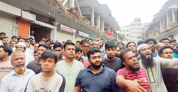মোহাম্মদপুরে চাঁদা না পেয়ে ব্যবসা প্রতিষ্ঠানে তালা