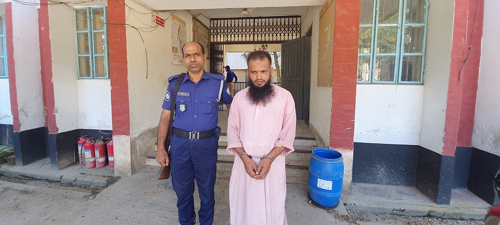 শিক্ষার্থীকে বলাৎকারের অভিযোগে মাদ্রাসা শিক্ষক গ্রেফতার