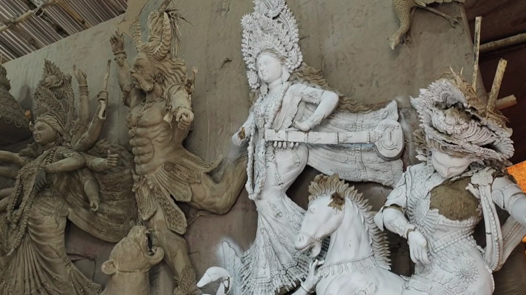 গাজীপুরে বাতাসে প্রতীমা ভাংচু‌র দাবি পুলিশের