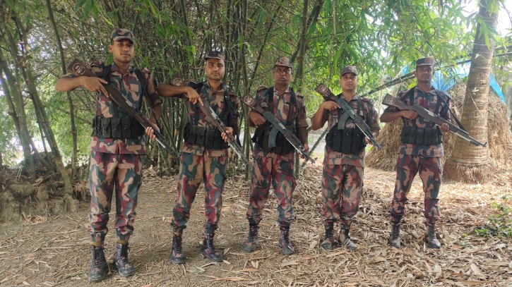 সাতক্ষীরা সীমান্তে অনিবন্ধিত মানুষের জড়ো, বিজিবি সতর্ক