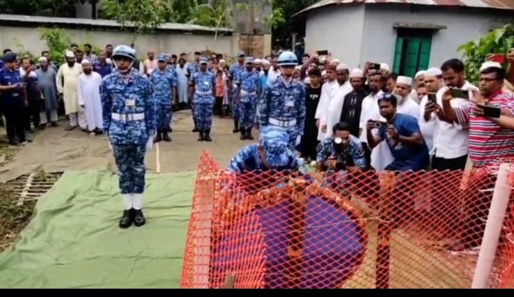 মাইলস্টোন শিক্ষার্থী রাইসার কবরে বিমান বাহিনীর শ্রদ্ধা