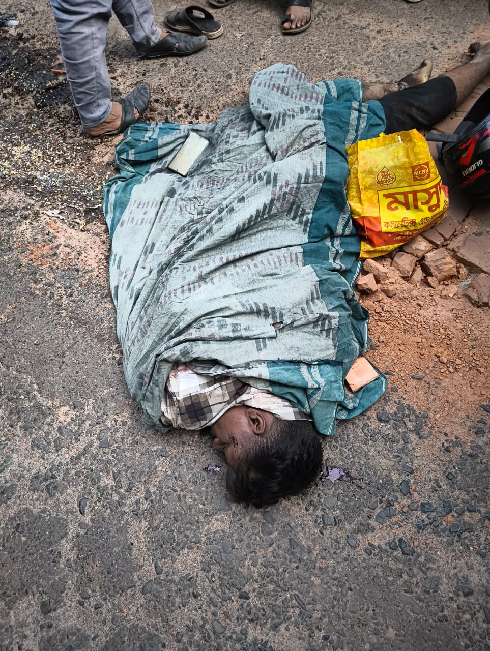 ঝিনাইদহে বাসচাপায় মোটরসাইকেল চালকের মৃত্যু