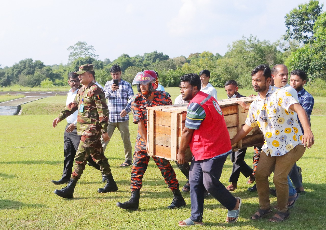 সাজেকে নিহত খুব শিক্ষার্থীর মরদেহ সেনাবাহিনীর সহযোগিতায হেলিকপ্টারে নিজ জেলায়