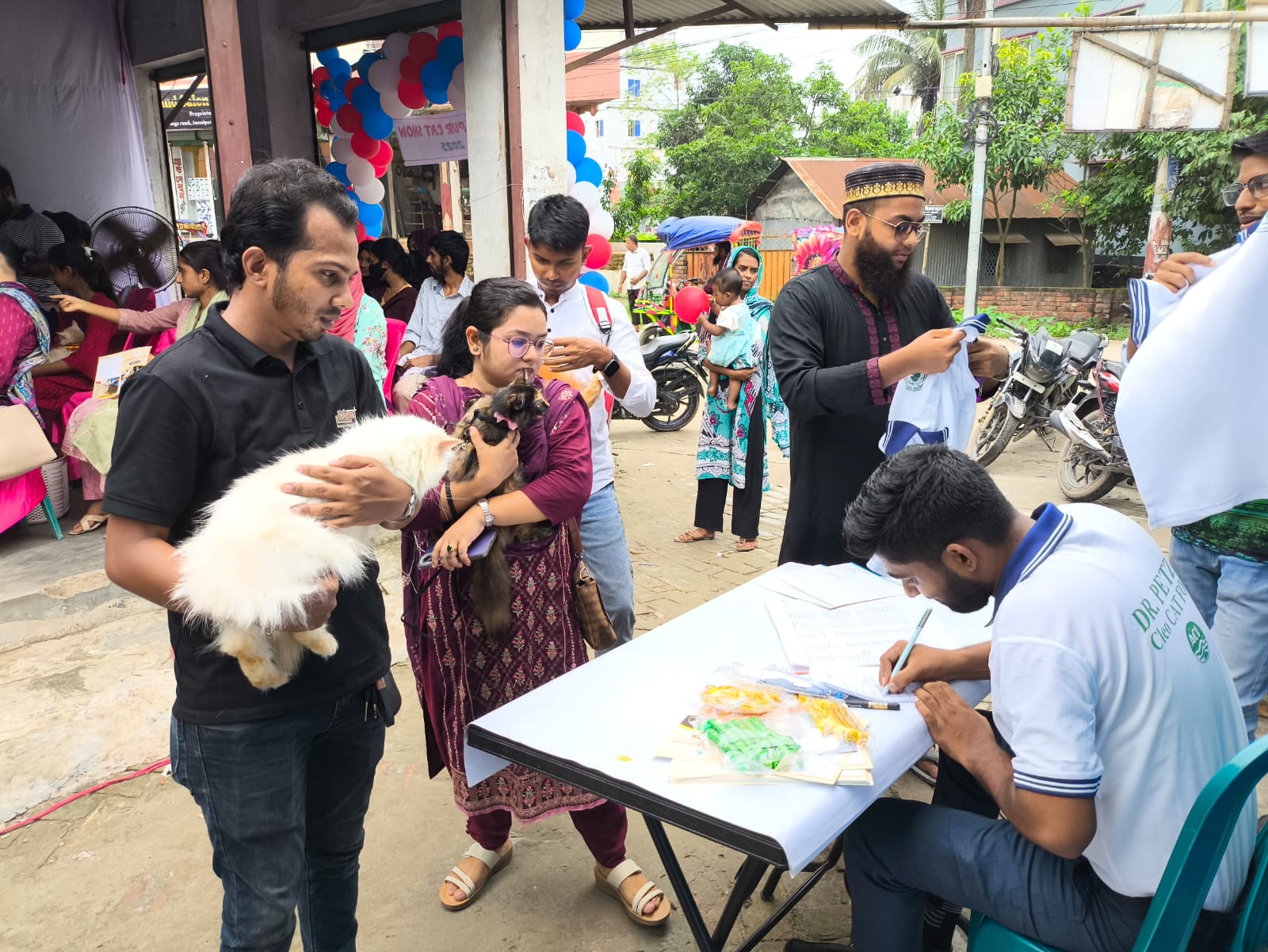 জামালপুরে প্রথমবারের মতো বিড়াল প্রদর্শনী