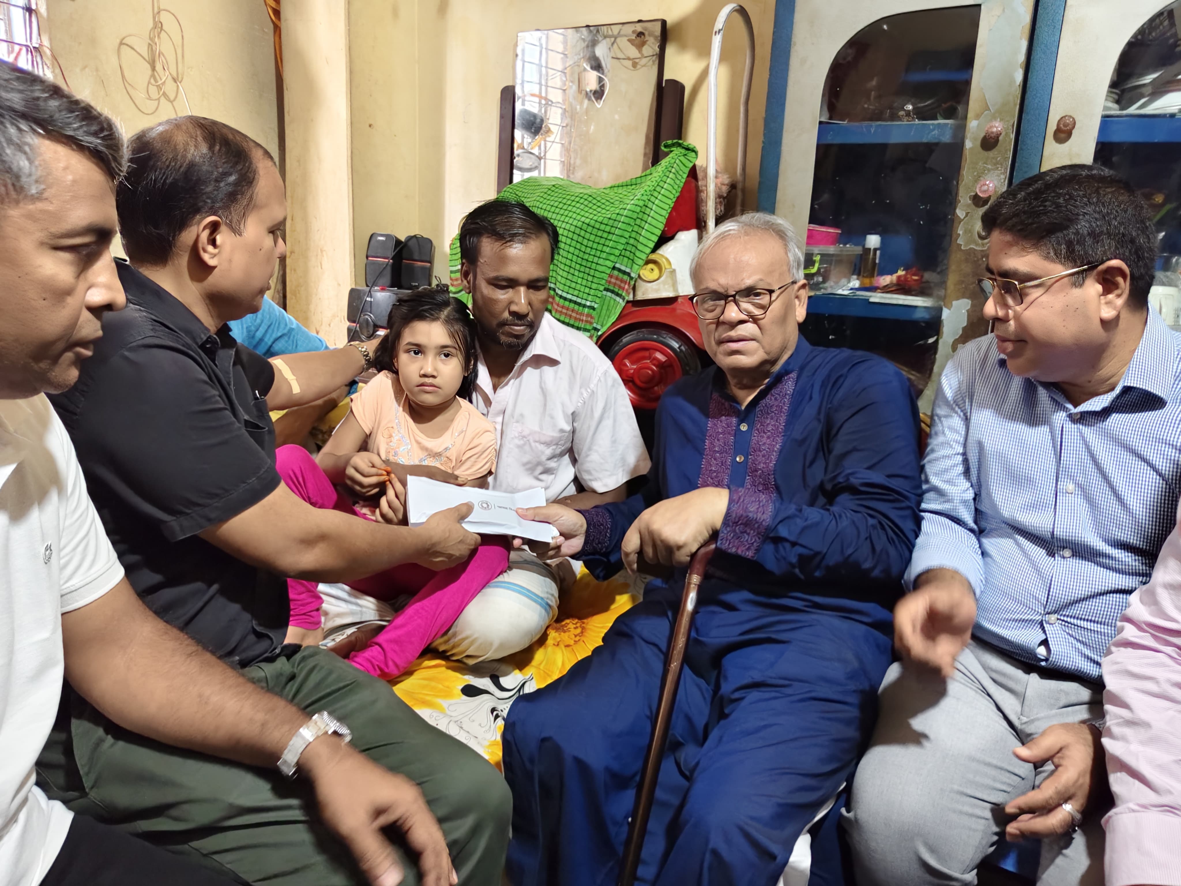শিশু লামিয়া’র বাবার চিকিৎসার দায়িত্ব নিলেন তারেক রহমান