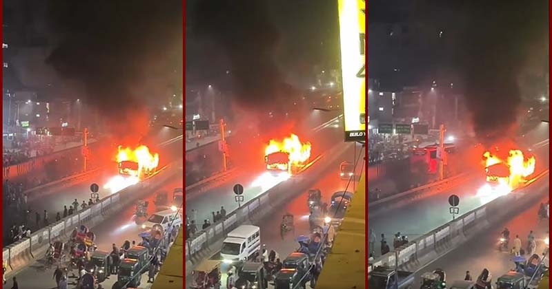 রাজধানীর ধোলাইপাড়ে বাসে আগুন