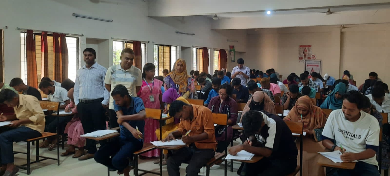 নীলফামারীতে যুবদের ফ্রিল্যান্সিং পরীক্ষা