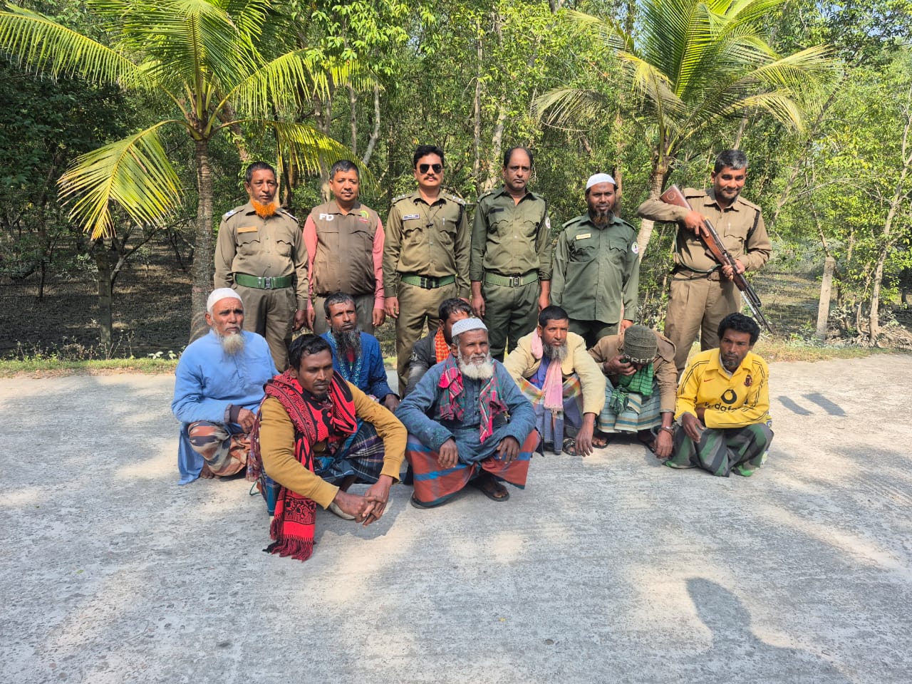 সুন্দরবনের অভয়ারণ্যে মাছ ধরার সময় ৮ জেলে আটক