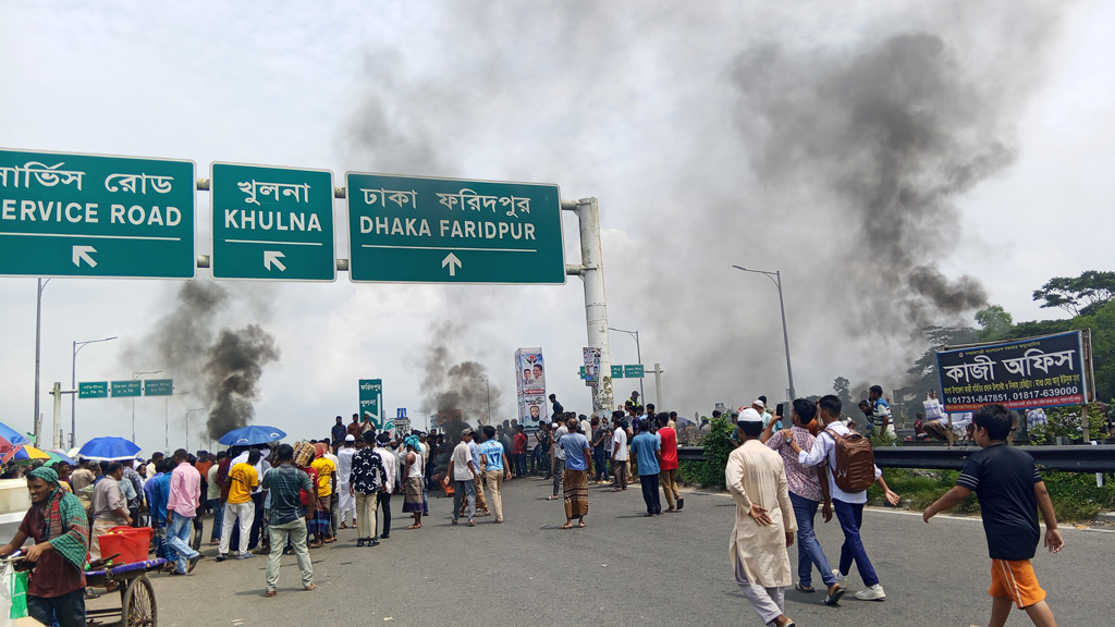 সীমানা পুনর্বিন্যাসের প্রতিবাদ: ফরিদপুরে লাগাতার অবরোধের ডাক