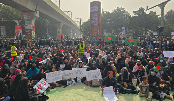 পুনরায় শাহবাগ অবরোধ করলো ইনকিলাব মঞ্চ