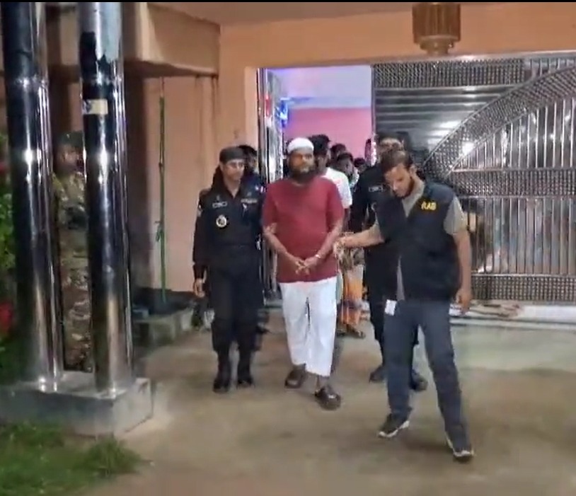 যৌথ বাহিনীর অভিযানে বিএনপি নেতা অস্ত্রসহ আটক