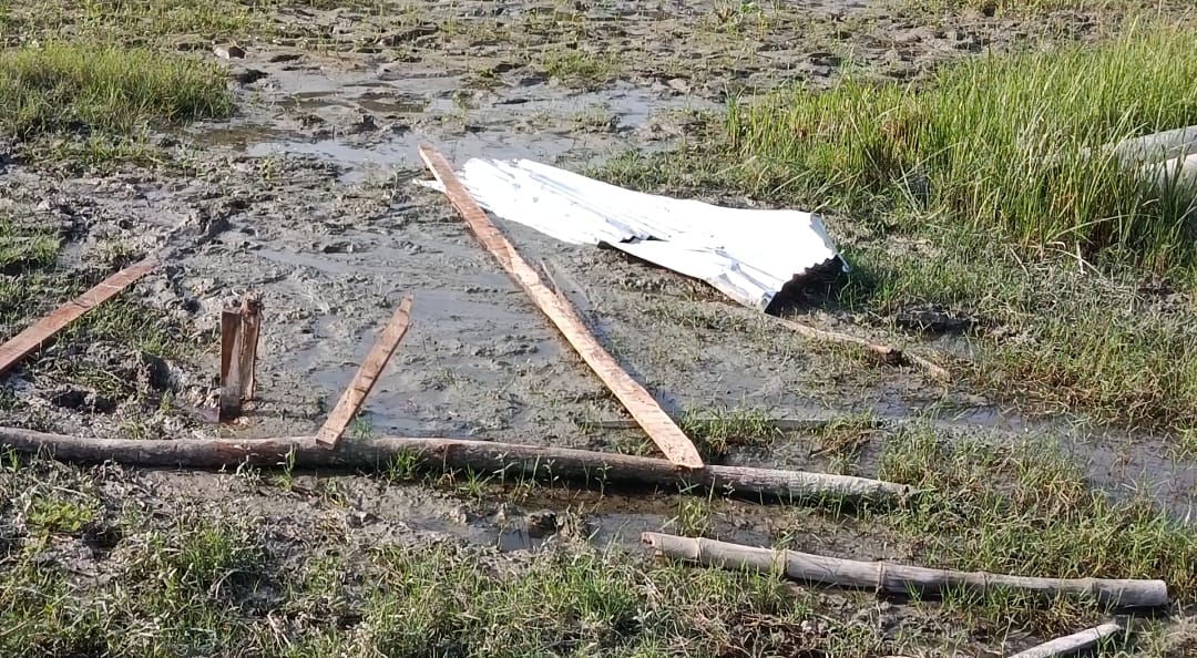 দৌলতখানে জমি দখলে ঘর ভেঙে তছনছ করেছে দুর্বৃত্তরা