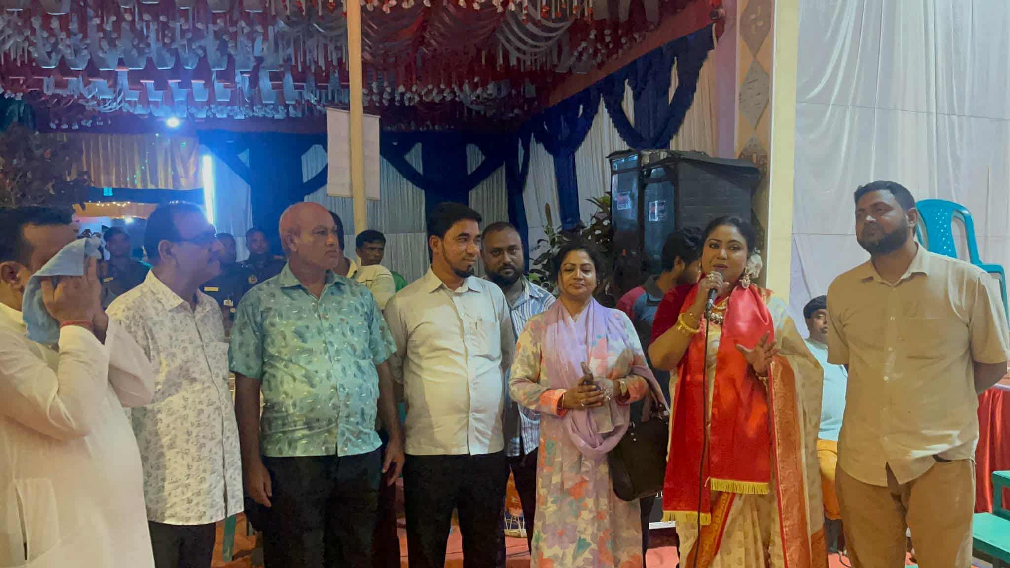 ৩দিনে ৩০টি পূজামন্ডব ঘুরে দেখলেন শিল্পী বেবী নাজনীন