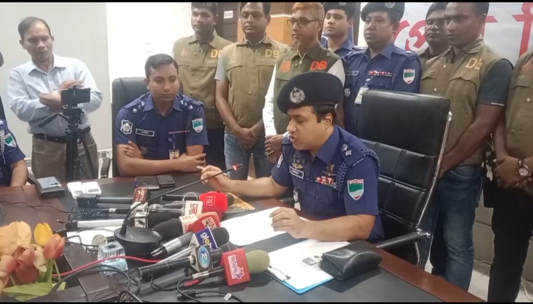 বাগেরহাটে শিল্পকারখানায় ডাকাতির ঘটনায় গ্রেফতার ৭