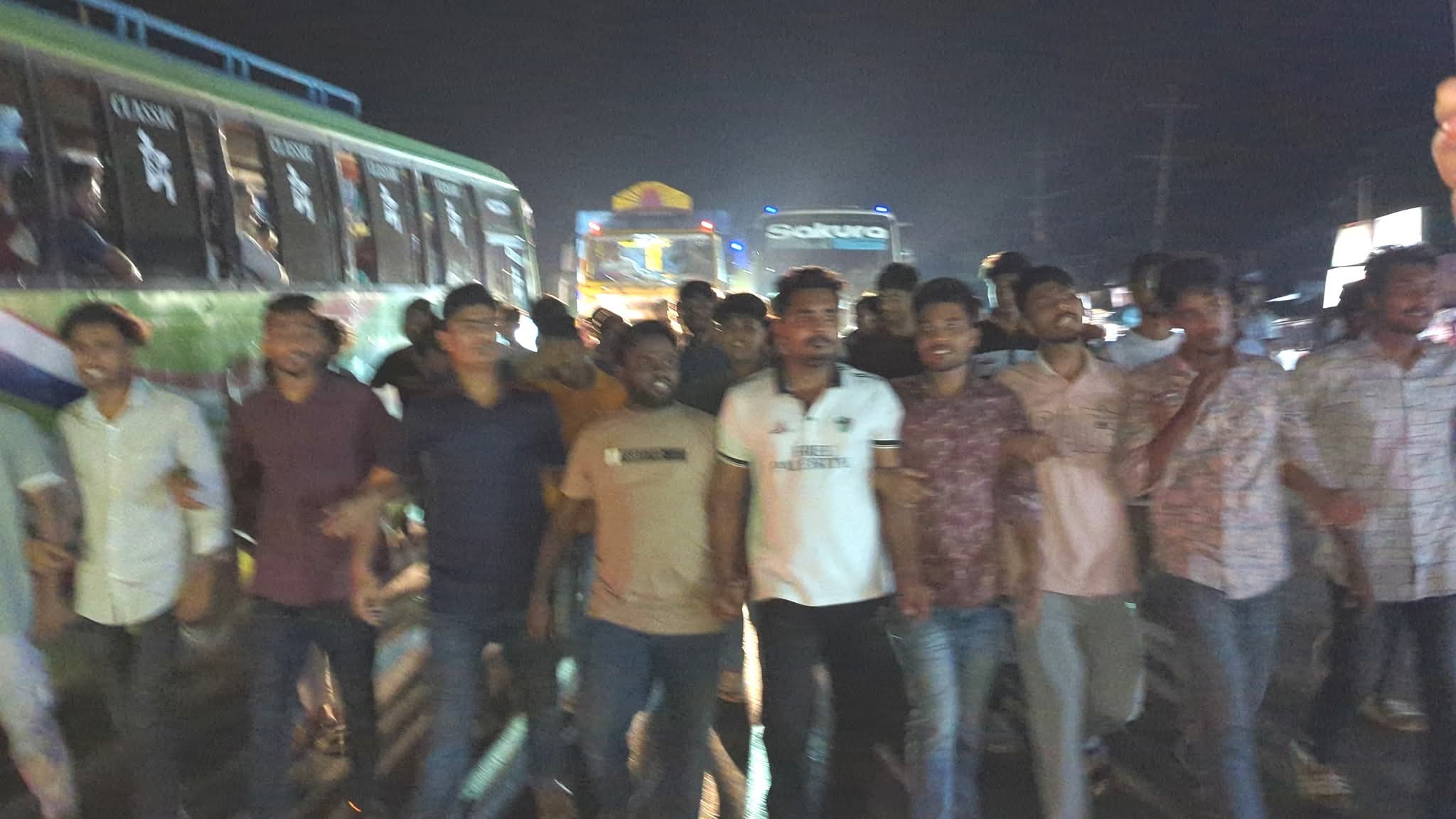 বাবুগঞ্জে ব্যারিস্টার ফুয়াদকে অবাঞ্চিত ঘোষণা