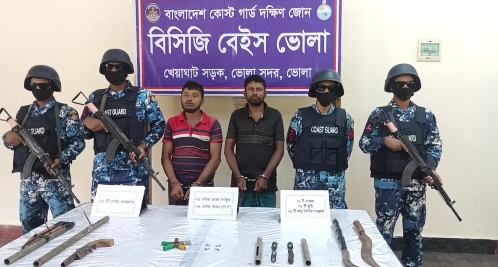 ভোলায় আগ্নেয়াস্ত্র -গুলিসহ দুই ডাকাত আটক