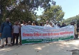 সাতক্ষীরায় শিক্ষকদের বিক্ষোভ মিছিল : স্মারকলিপি প্রদান