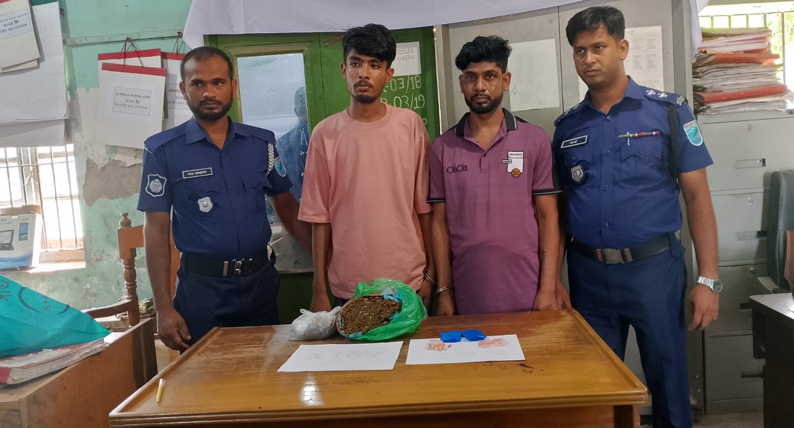 সিংগাইরে গাঁজা-ইয়াবাসহ আটক ২