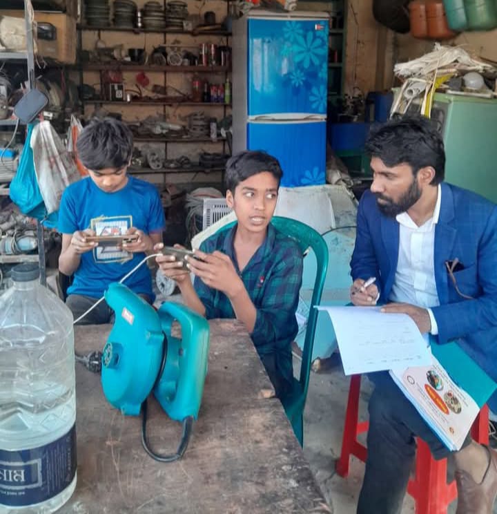 মানিকগঞ্জে শিশুশ্রম মুক্ত ৬১ শিশু, ক্লাসরুমে ফিরেছে ১২ জন