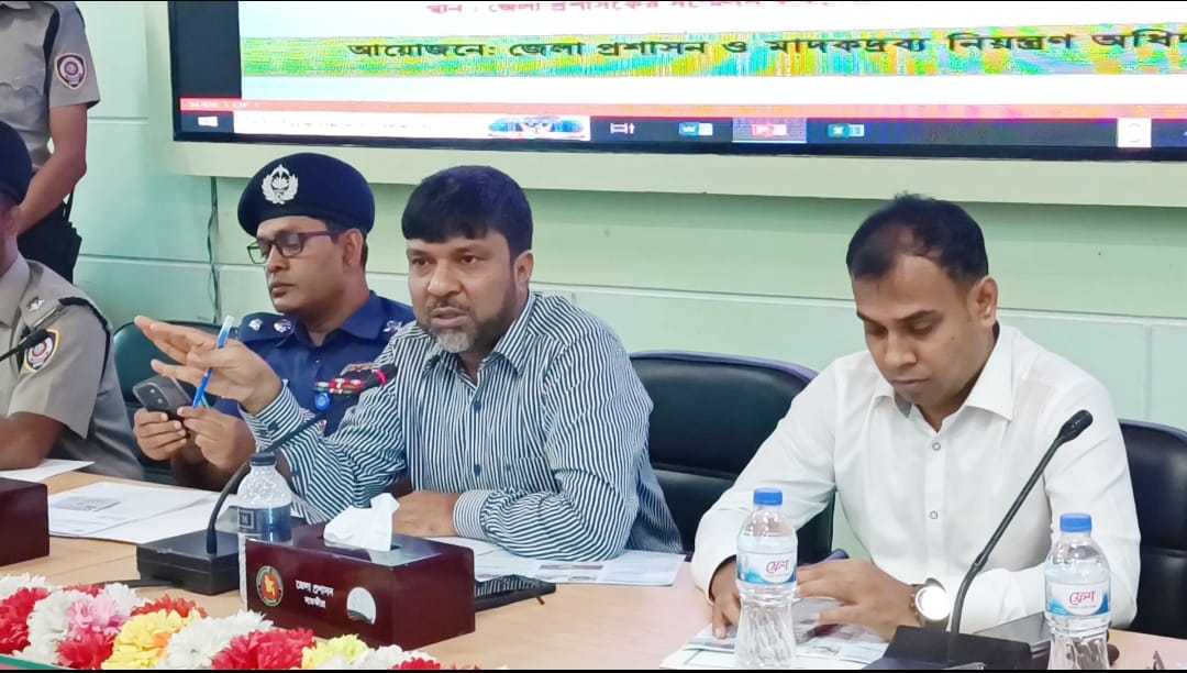 সাতক্ষীরায় সব প্রতিষ্ঠানে ডোপ টেস্টের নির্দেশ দিলেন ডিসি
