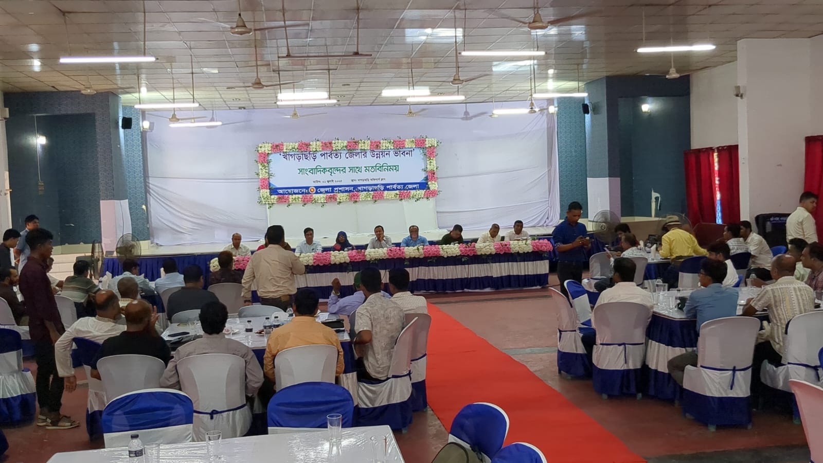 খাগড়াছড়িতে সাংবাদিকদের সাথে জেলা প্রশাসনের মতবিনিময়