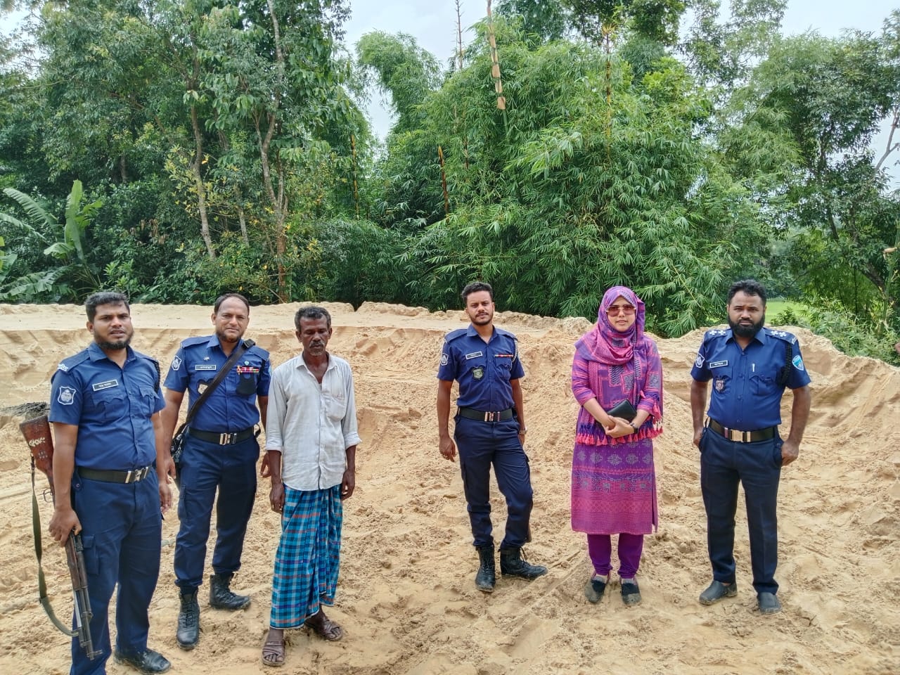 রামগড়ে অবৈধভাবে বালু উত্তোলন : দুই লাখ টাকা জরিমানা