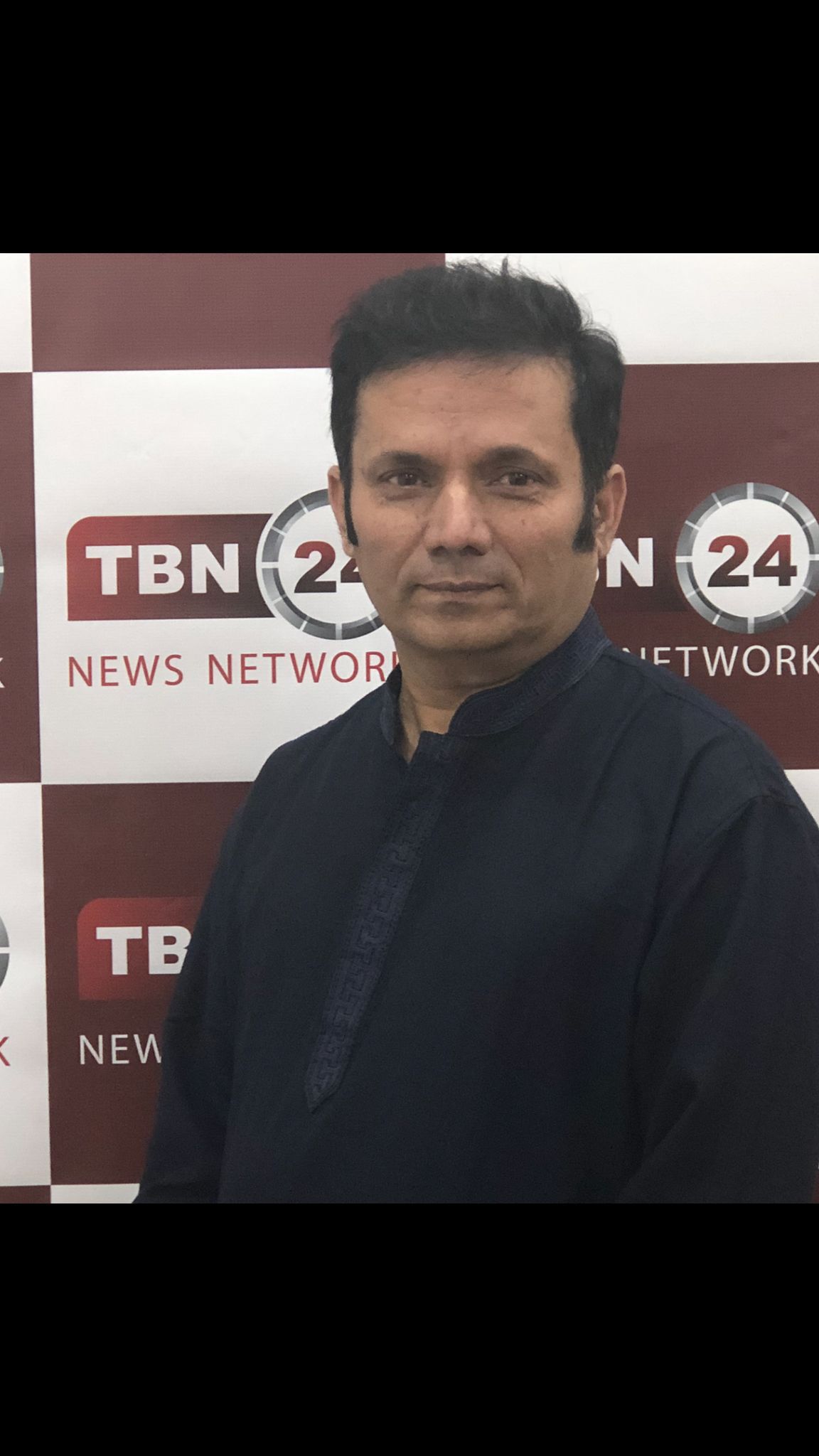 দেশে ফিরছেন ফ্যাসিবাদবিরোধী যোদ্ধা সাহসী সাংবাদিক এমদাদ চৌধুরী দীপু