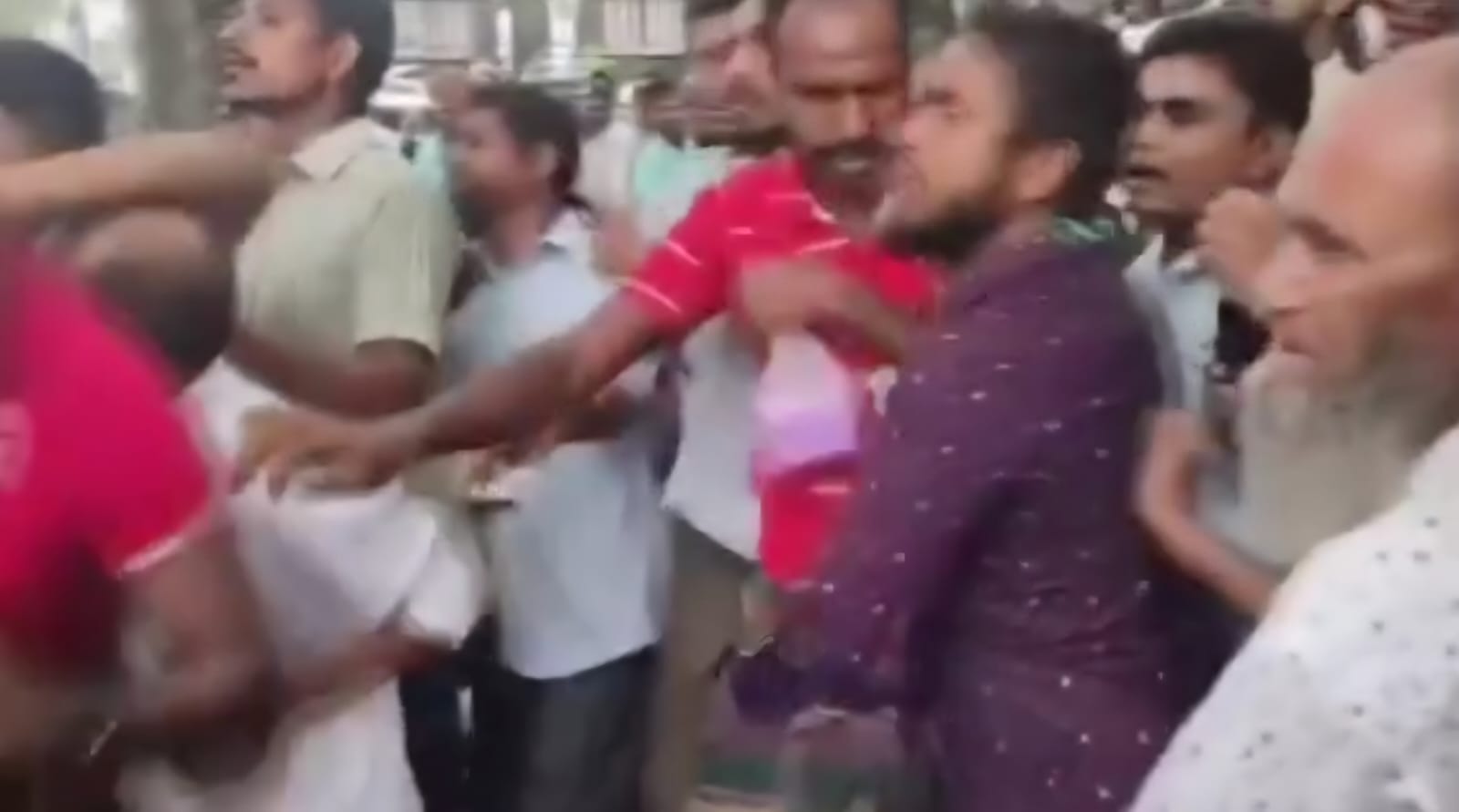 বিএনপির কাউন্সিলে জাল ভোটকে কেন্দ্র করে সংঘর্ষ : আহত ৩